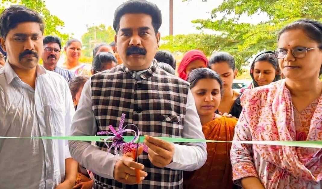 గ్రామీణ మహిళలకు సాధికారత కల్పించేందుకు వరంగల్ స్వచ్ఛంద సంస్థ SYO ఉచిత కంప్యూటర్ సెంటర్‌ను ప్రారంభించింది

