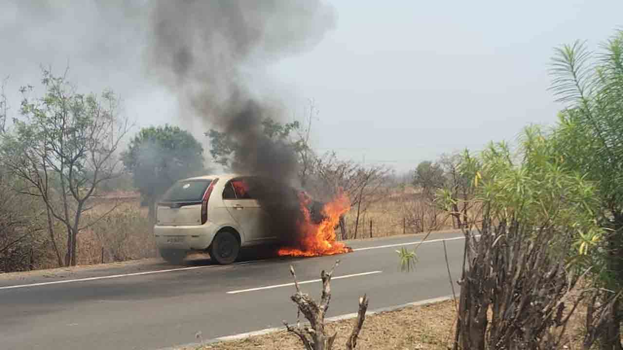 Adilabad | A car catches fire on Ichoda road
