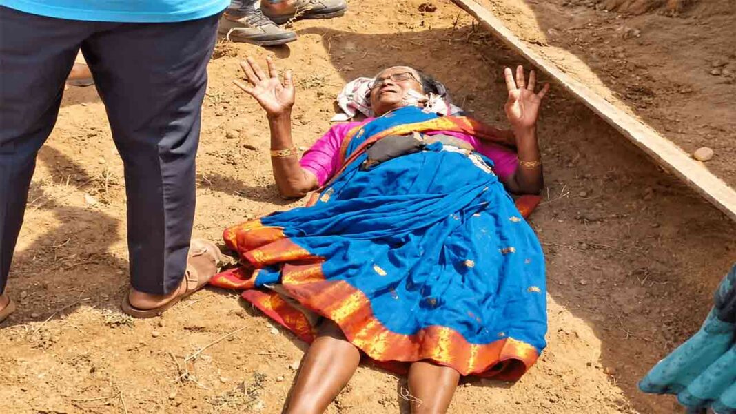 Kill us and take the lands.. Women sleeping across JCBs in Koheda
– PARAHUSHAR NEWS