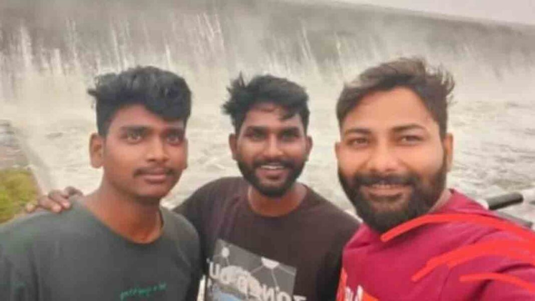 A bond that won’t let go even in death..Three friends died after going swimming-Namasthe Telangana
– PARAHUSHAR NEWS
