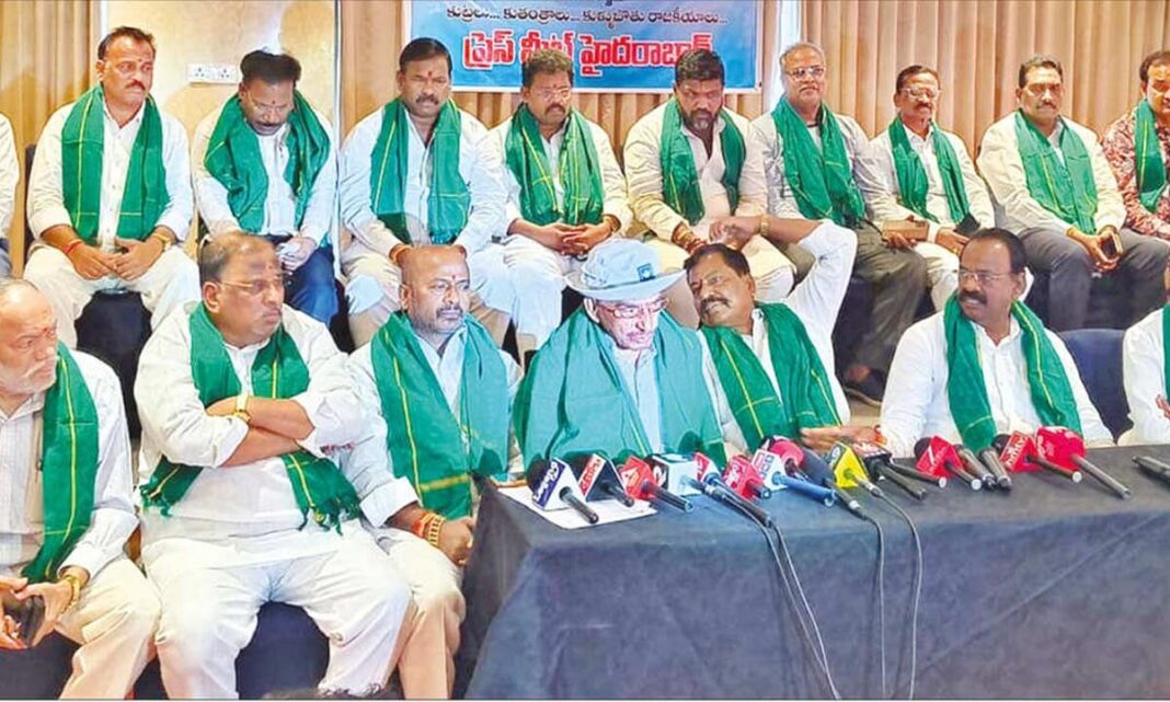 కాపు, మున్నూరు కాపు నాయకులు బండితో తమ బండారం బయటపెడతారు; BRS ద్వారా వాసన ప్లాట్లు
– PARAHUSHAR NEWS
