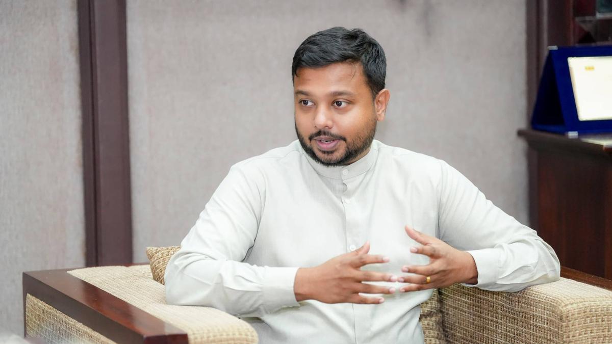 కార్మికుల రెమిటెన్స్‌ల ద్వారా ఆర్థిక పునరుద్ధరణ కారణంగా, శ్రీలంక పశ్చిమాసియా వివాదం పట్ల అప్రమత్తంగా ఉంది

