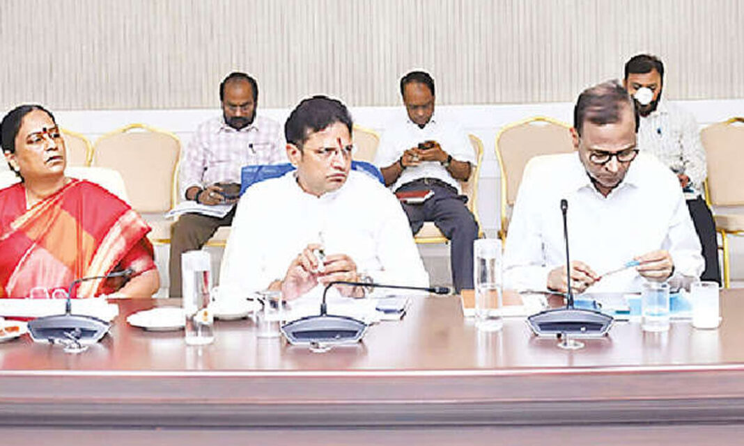 కాళేశ్వరంలో సరస్వతీ అంత్యపుష్కరాల ఏర్పాట్లు ముమ్మరంగా సాగుతున్నాయి
– PARAHUSHAR NEWS