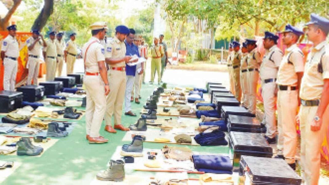 జయశంకర్-భూపాలపల్లి ఎస్పీ పోలీసుల సేవలు, పెండింగ్ కేసులపై సమీక్షించారు
