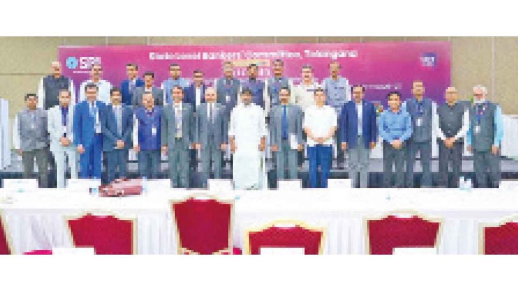 టీజీ బ్యాంకులు రూ.9.43 లక్షల కోట్ల డిపాజిట్లను నమోదు చేశాయని భట్టి ప్రశంసించారు
