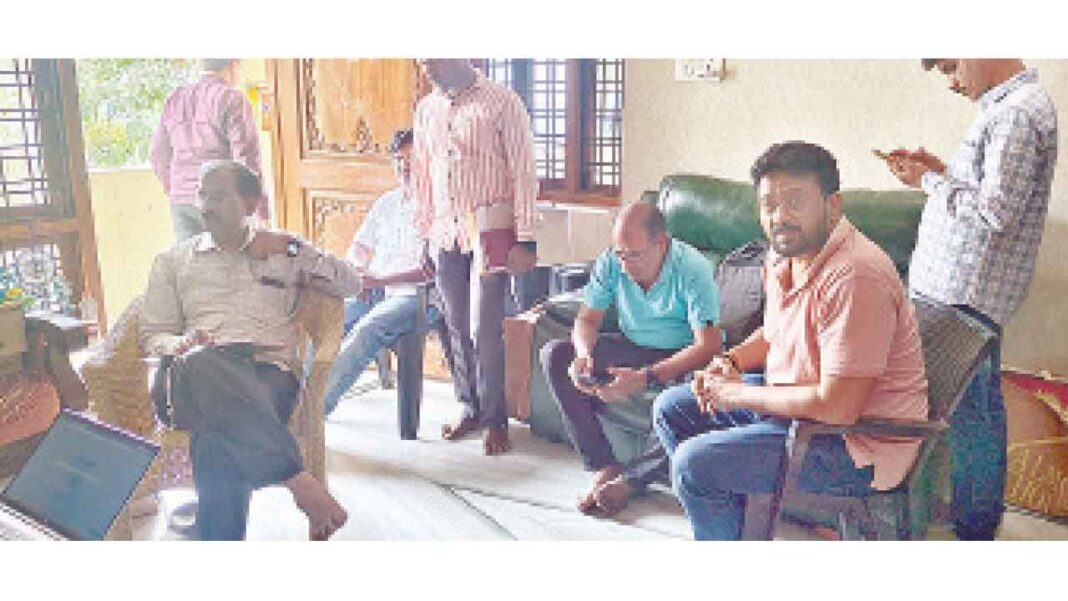డీఏ కేసులో మేడ్చల్‌ డిప్యూటీ కలెక్టర్‌పై ఏసీబీ దాడులు
