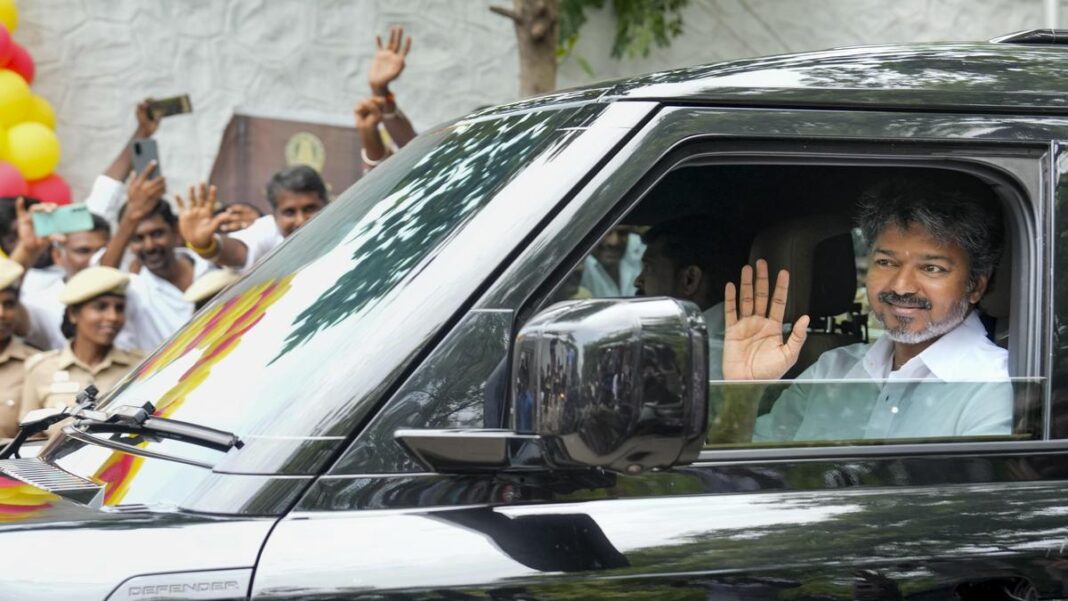 తమిళనాడులో టీవీకే విజయ్ విజయం: నటుడు-రాజకీయవేత్త కీలక సమావేశం నిర్వహించారు
– PARAHUSHAR NEWS