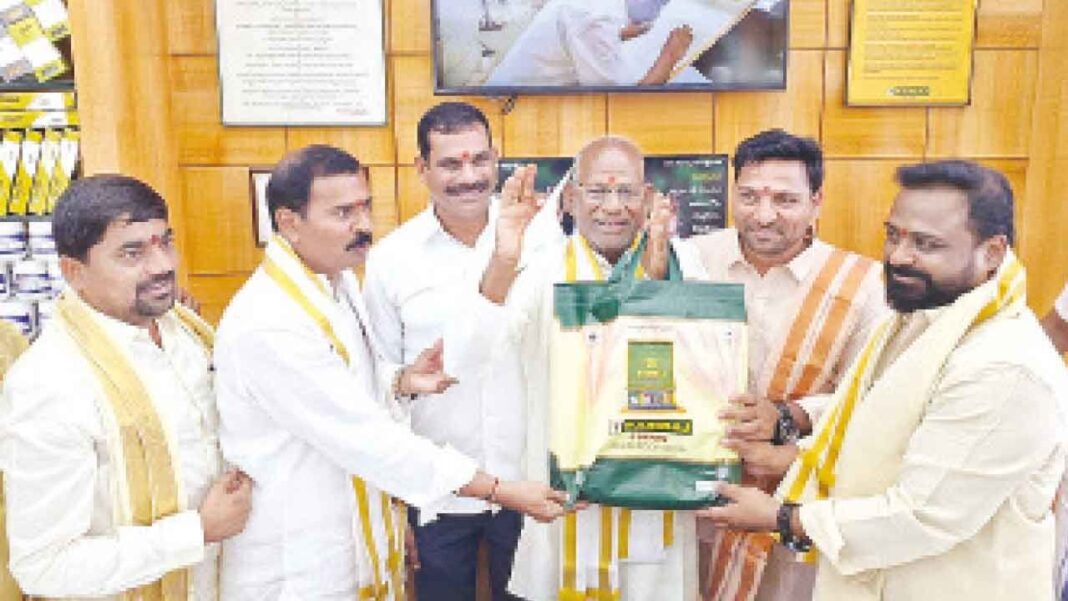 తెల్లాపూర్‌లో రామ్‌రాజ్ కాటన్ కొత్త షోరూమ్‌ను ప్రారంభించారు
