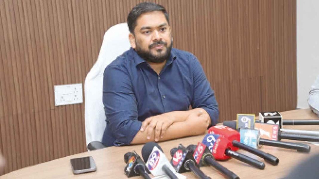 రైతులకు ప్రభుత్వం అండగా ఉంటుంది: కలెక్టర్ హేమంత కేశవ్ పాటిల్
– PARAHUSHAR NEWS