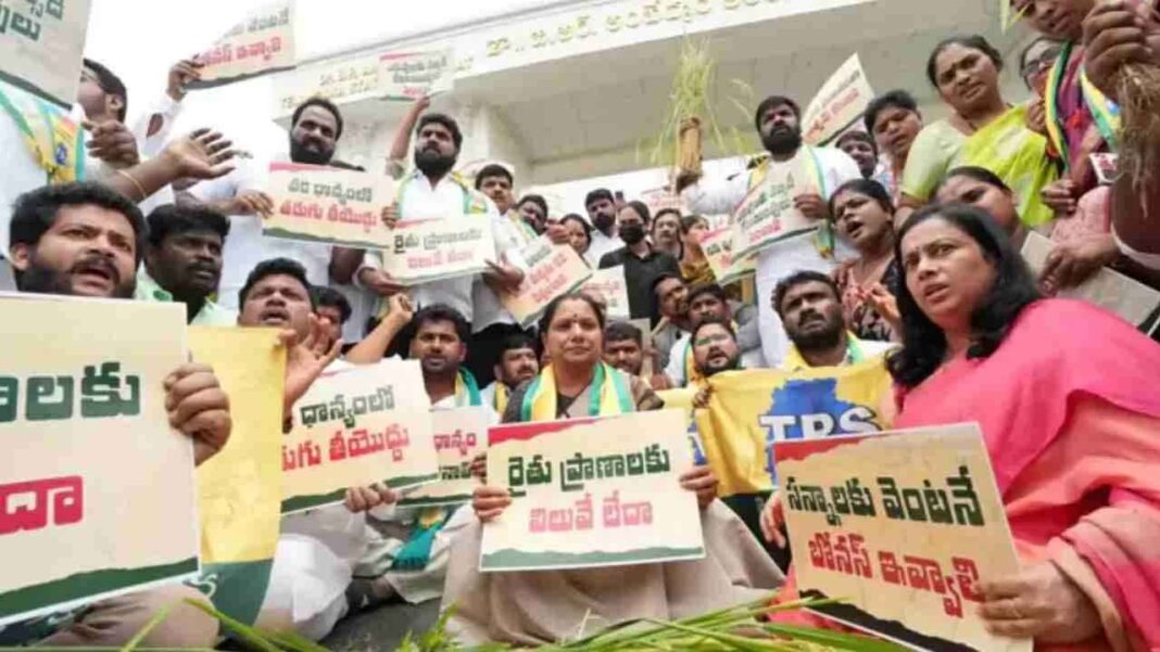రోడ్డుపక్కన వరిచేలు వేసి నిరసన తెలిపిన కవిత ప్రభుత్వంపై మండిపడ్డారు
– PARAHUSHAR NEWS