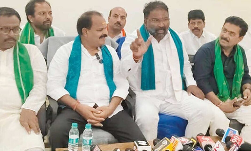 లక్ష్మీదేవిపల్లి ప్రాజెక్టుకు రూ.583 కోట్లు మంజూరయ్యాయి
– PARAHUSHAR NEWS