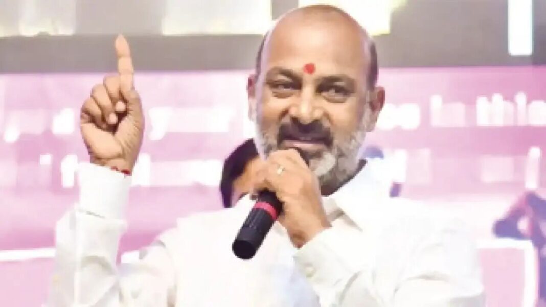 వరి సేకరణ అక్రమాలపై బండి సంజయ్ ఎర్ర జెండా ఎగురవేశారు
– PARAHUSHAR NEWS