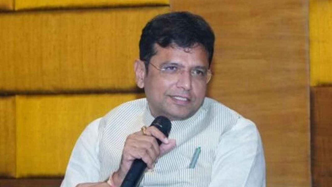 వర్షాలకు రాజకీయ రంగు పులుముతున్నందుకు బీజేపీ, బీఆర్‌ఎస్‌లపై శ్రీధర్‌ మండిపడ్డారు
