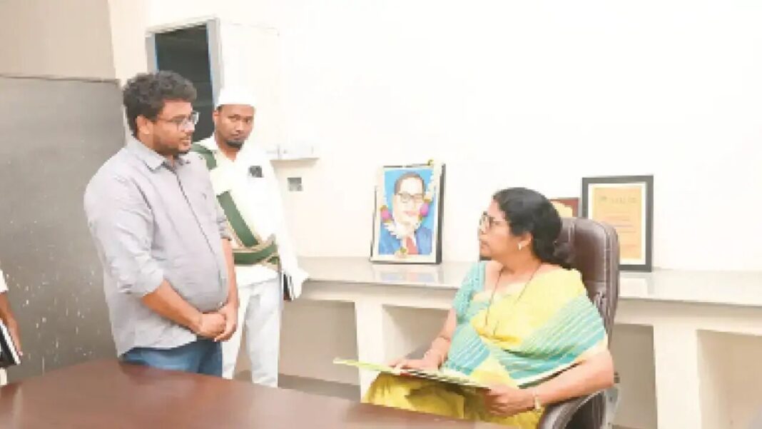 సిబ్బంది సమయపాలన పాటించాలి: కలెక్టర్ హరిత
