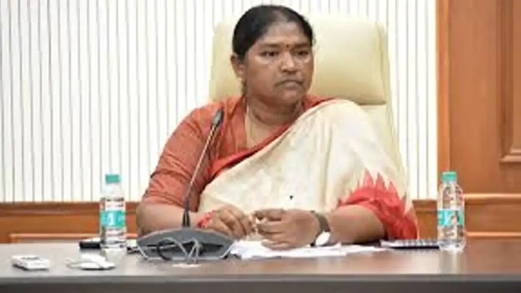 సీతక్కకు కోర్టు మద్దతు, చర్యలకు ఆదేశం
