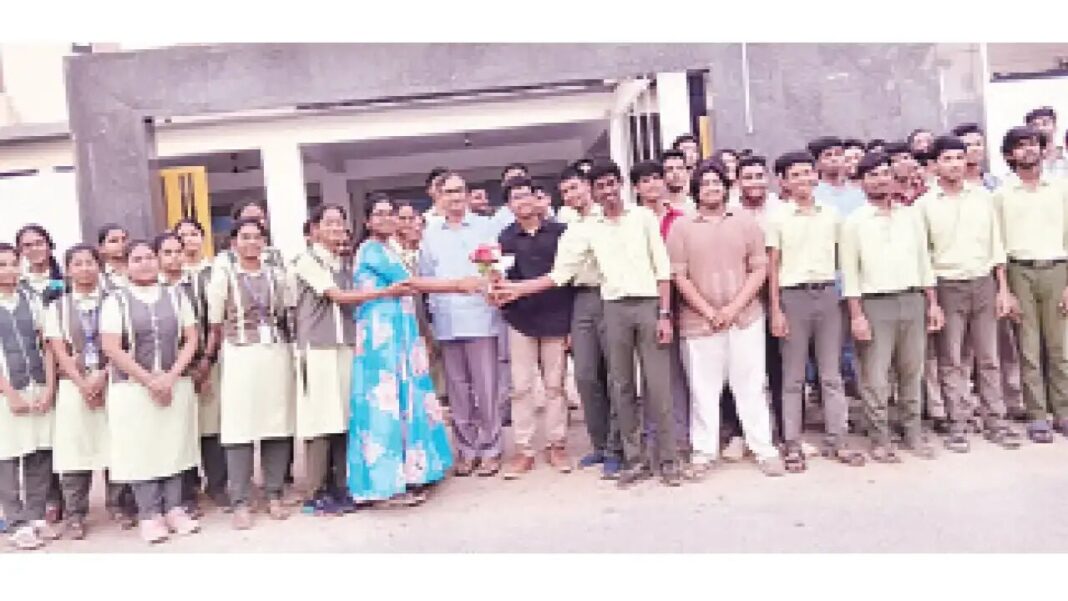 హార్వెస్ట్ విద్యార్థులు JEE B ఆర్చ్ ఫలితాల్లో మంచి ర్యాంకులు సాధించారు
– PARAHUSHAR NEWS