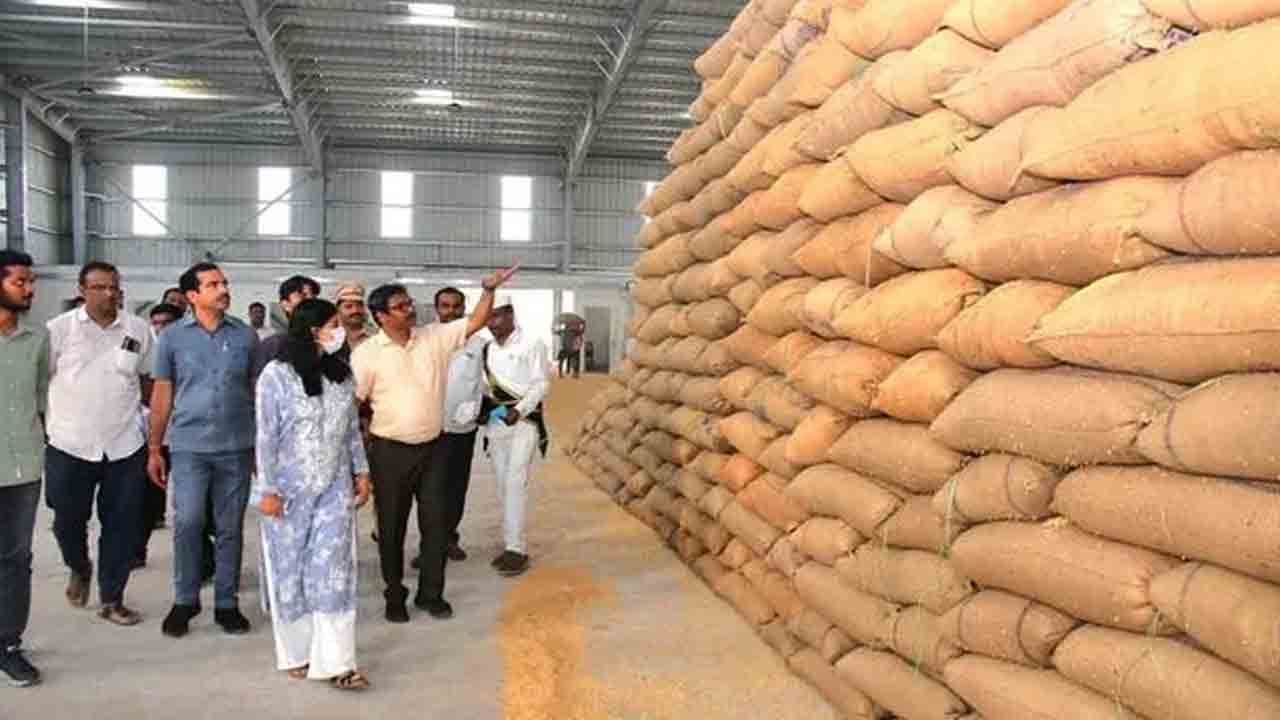 200 sacks of grain were lost from the warehouse of Apparel Park
