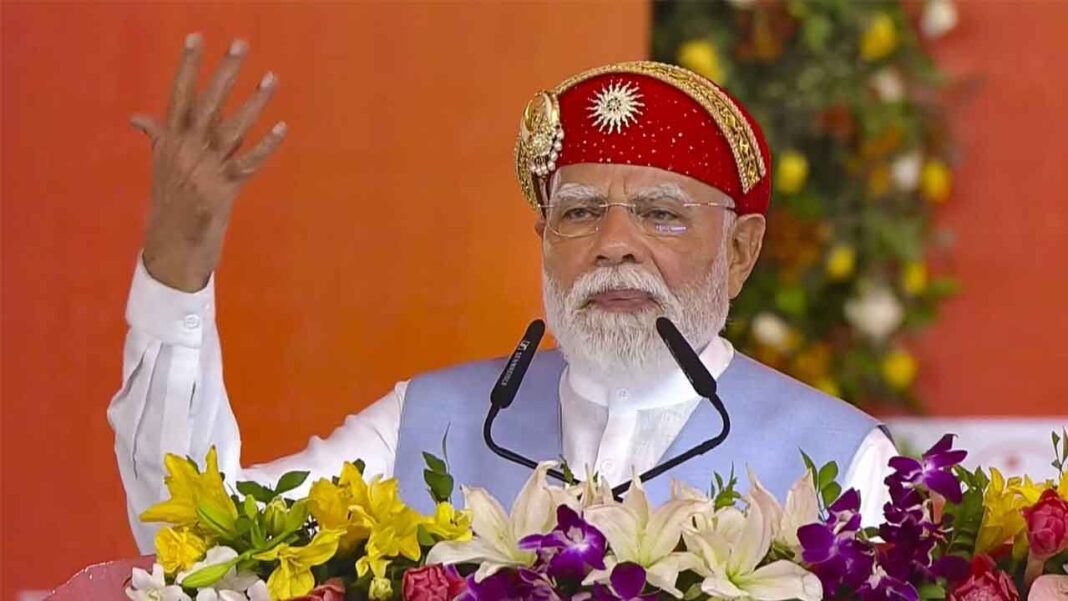 ప్రధాని మోదీ రికార్డులు బద్దలు కొట్టడంపై బీజేపీ నేతలు సంబరాలు చేసుకుంటున్నారు
