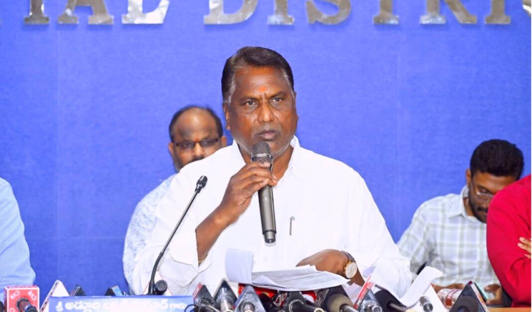 జగిత్యాల వరి కొనుగోలులో రూ.107 కోట్ల అవకతవకలను మంత్రి ఖండించారు
