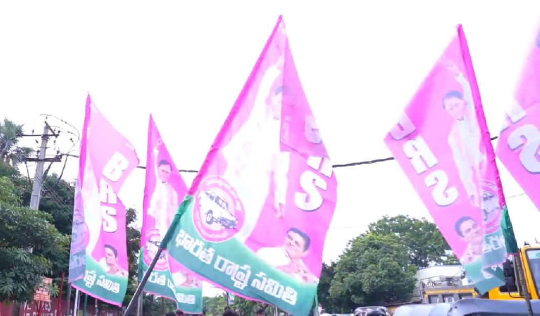 కొత్తగూడెం మీటింగ్లో రచ్చ చేసినందుకు బూత్ కోఆర్డినేటర్ను బీఆర్ఎస్ సస్పెండ్ చేసింది
– PARAHUSHAR NEWS