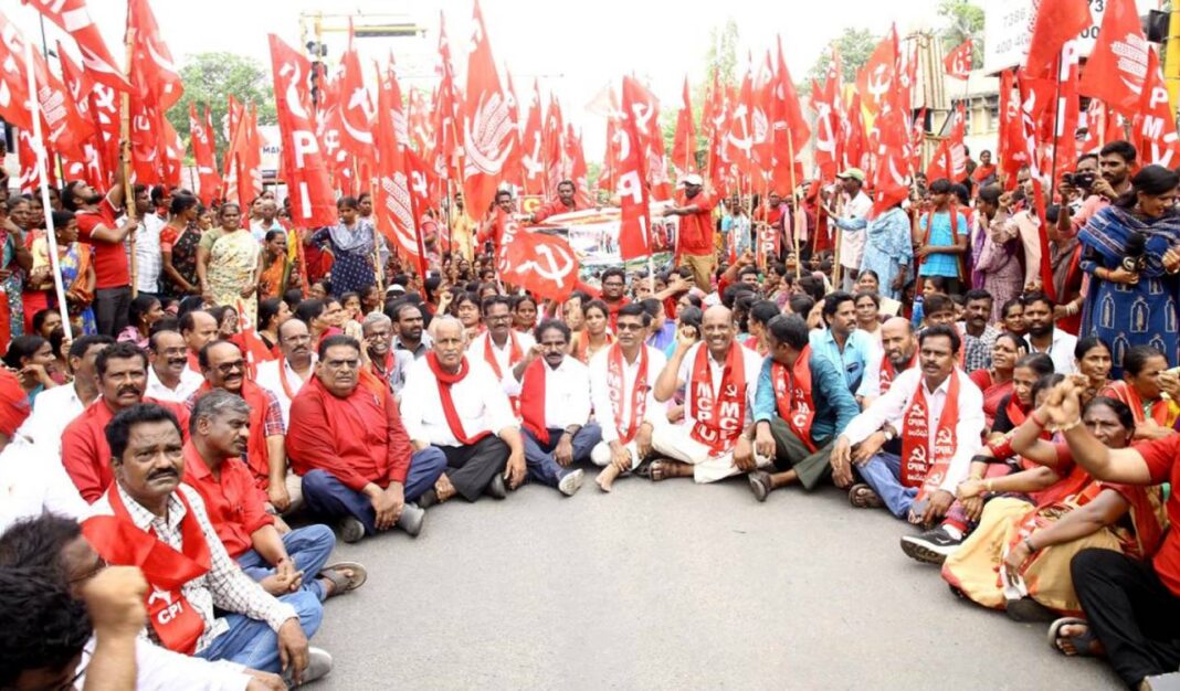 హన్మకొండలో గుడిసెల కూల్చివేతపై కాంగ్రెస్ ప్రభుత్వానికి వ్యతిరేకంగా సీపీఐ, సీపీఎం నేతల ఆధ్వర్యంలో ర్యాలీ
– PARAHUSHAR NEWS
