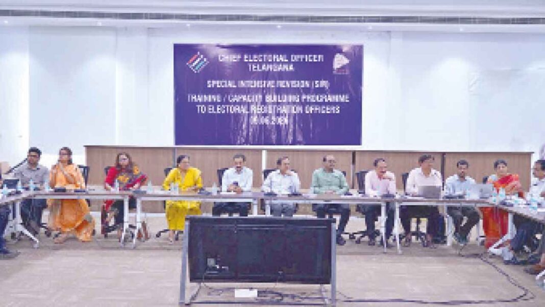 EC SIR డ్రైవ్‌కు ముందు EROలకు శిక్షణా సమావేశాన్ని నిర్వహిస్తుంది
