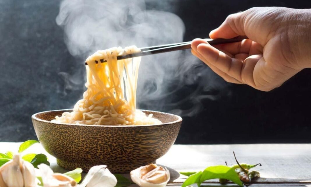 Health Risks: If you eat these because you feel hungry at night, you have to go to the hospital bed
– PARAHUSHAR NEWS
