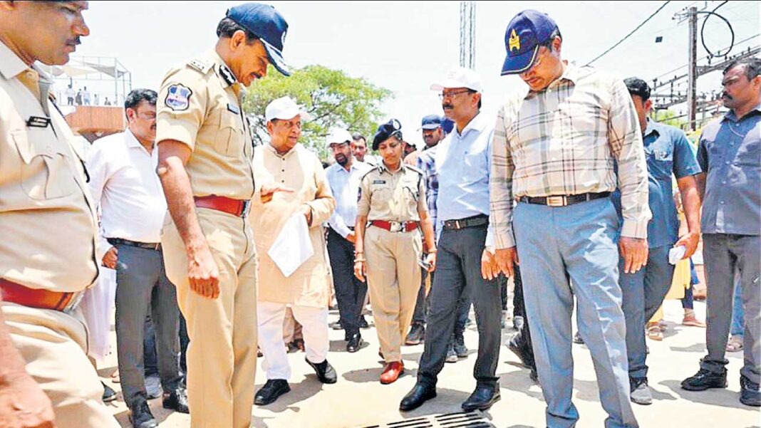This is Congress administration!-Namasthe Telangana
– PARAHUSHAR NEWS