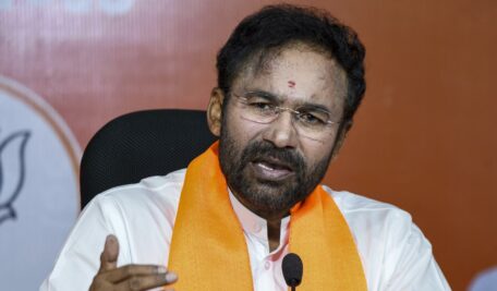 హైదరాబాద్ మెట్రో రుణ జాప్యం వెనుక రాజకీయం లేదు, రేవంత్ ఆరోపణలను కిషన్ రెడ్డి తోసిపుచ్చారు
