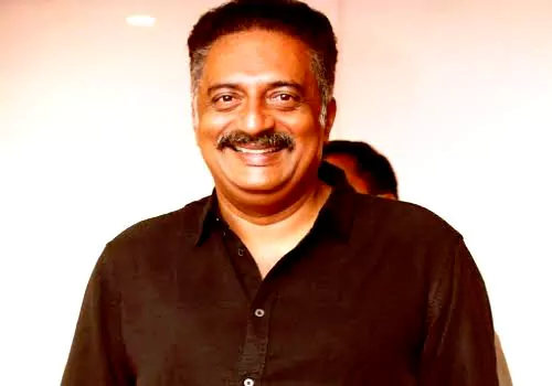 ప్రకాష్ రాజ్ పై నాన్ బెయిలబుల్ అరెస్ట్ వారెంట్.. సినీ వర్గాల్లో సంచలనం
– PARAHUSHAR NEWS