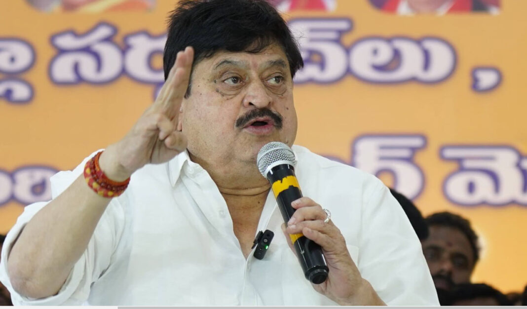 తుమ్మిడిహట్టి వ్యాఖ్యలపై రేవంత్ రెడ్డిపై రాంచందర్ రావు మండిపడ్డారు
– PARAHUSHAR NEWS