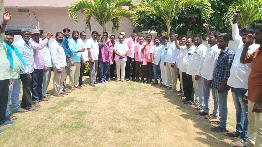 Shock for Congress party in Mondrai..! Congress leaders to rose nest-Namasthe Telangana
– PARAHUSHAR NEWS