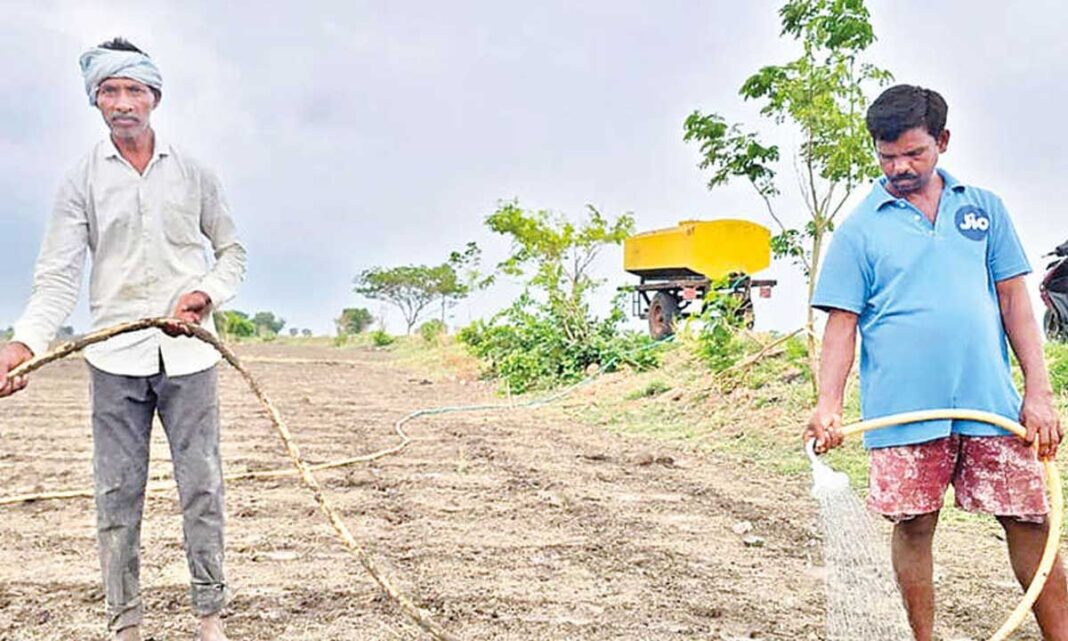 ఆలస్యమైన రుతుపవనాలు రాజన్న సిరిసిల్లలో రైతుల ఆశలపై నీళ్లు చల్లాయి
– PARAHUSHAR NEWS