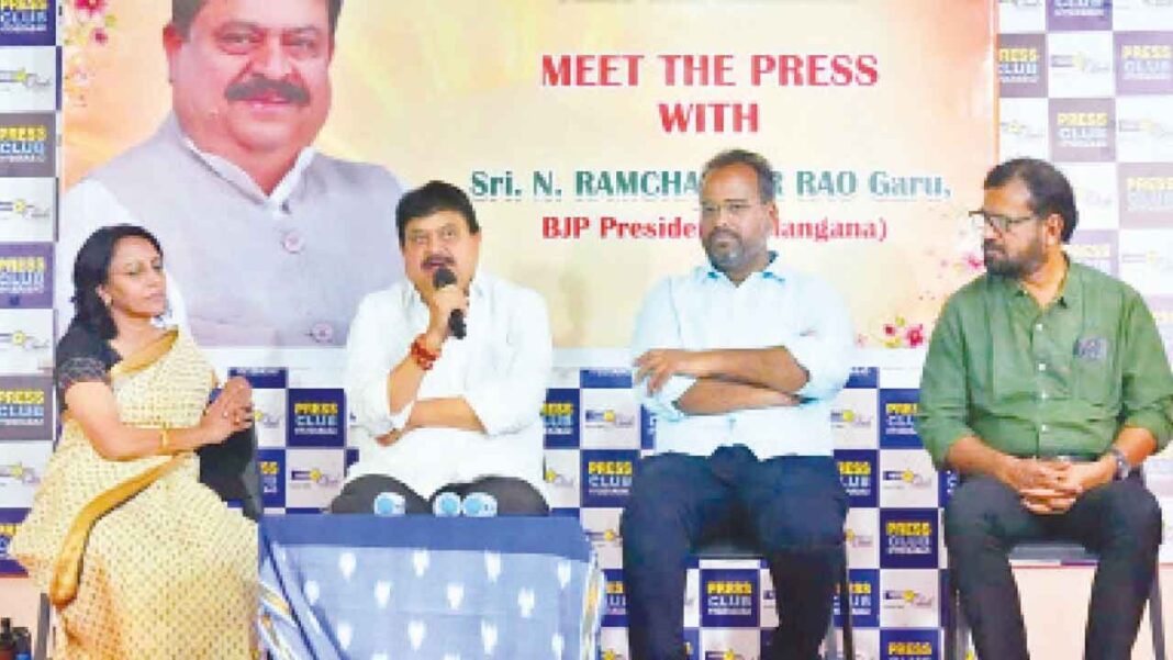 తెలంగాణ ప్రజలను బీఆర్ఎస్, కాంగ్రెస్ మోసం చేశాయని బీజేపీ అధ్యక్షుడు అన్నారు
– PARAHUSHAR NEWS