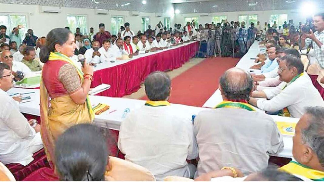 తెలంగాణ వ్యాఖ్యలపై పీకేపై దేశద్రోహం కేసు పెట్టాలని కవిత డిమాండ్ చేశారు
– PARAHUSHAR NEWS