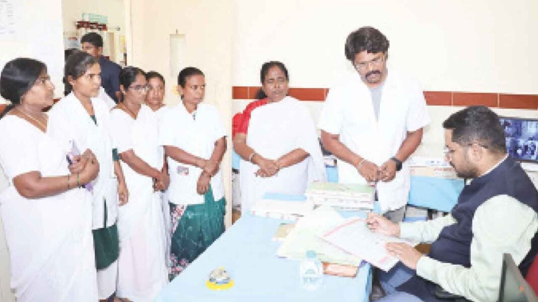 నిర్లక్ష్యంగా వ్యవహరించిన ఇద్దరు వైద్య సిబ్బందికి షోకాజ్ నోటీసులు జారీ చేశారు
– PARAHUSHAR NEWS