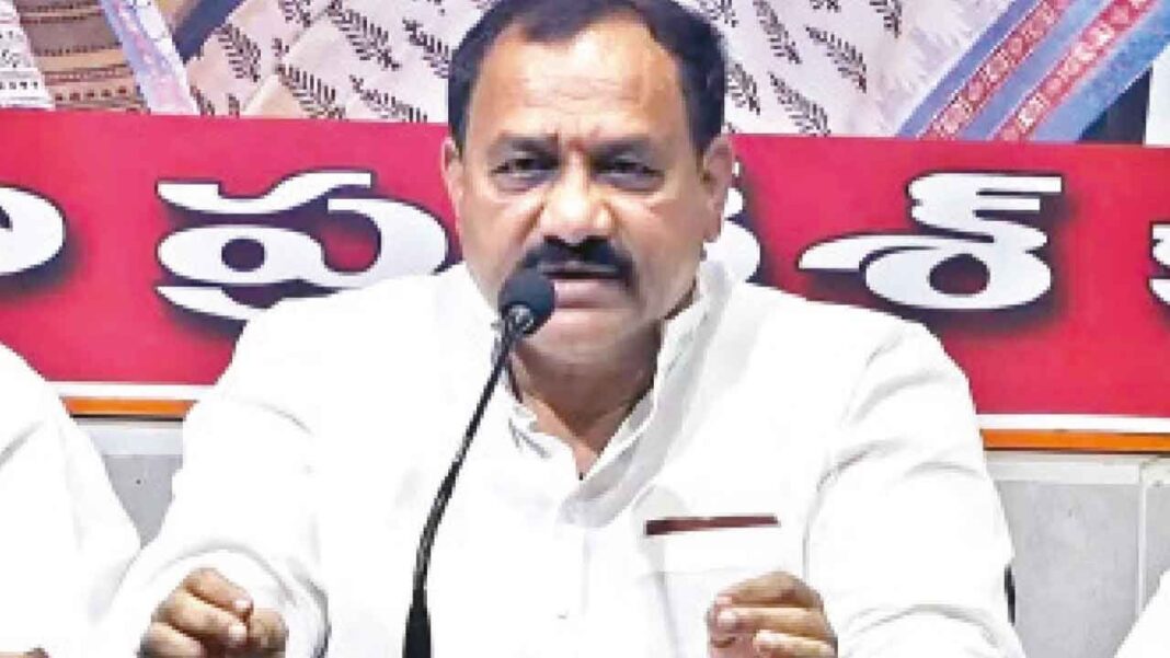 పవన్ కళ్యాణ్ కుంకుమ పార్టీ ట్యూన్లకు డ్యాన్స్, మహేష్ గౌడ్ పొగడ్తలు
– PARAHUSHAR NEWS