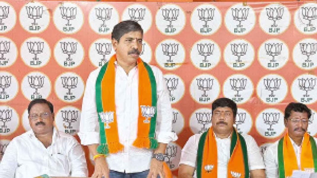 పార్టీకి వ్యతిరేకంగా చేసిన వ్యాఖ్యలపై సీపీఐ ఎమ్మెల్యేపై బీజేపీ ఎదురుదాడి చేసింది
– PARAHUSHAR NEWS