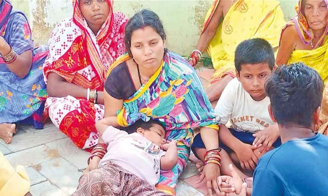 పోలీసులు బెదిరింపులకు పాల్పడ్డారని కుటుంబీకులు ఆరోపిస్తున్నారు

