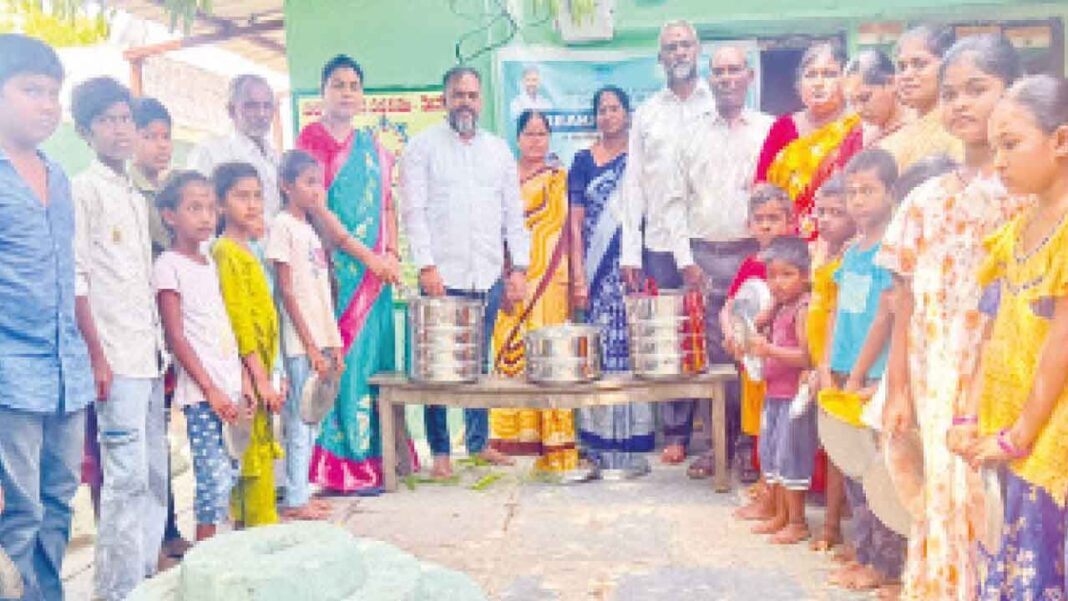 ప్రభుత్వ పాఠశాలల్లో అల్పాహార పథకం ప్రారంభించబడింది
