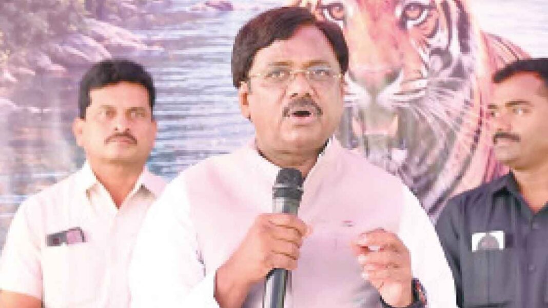 భవిష్యత్ తరాల కోసం అడవులను కాపాడాలి: మంత్రి వివేకానంద్
– PARAHUSHAR NEWS