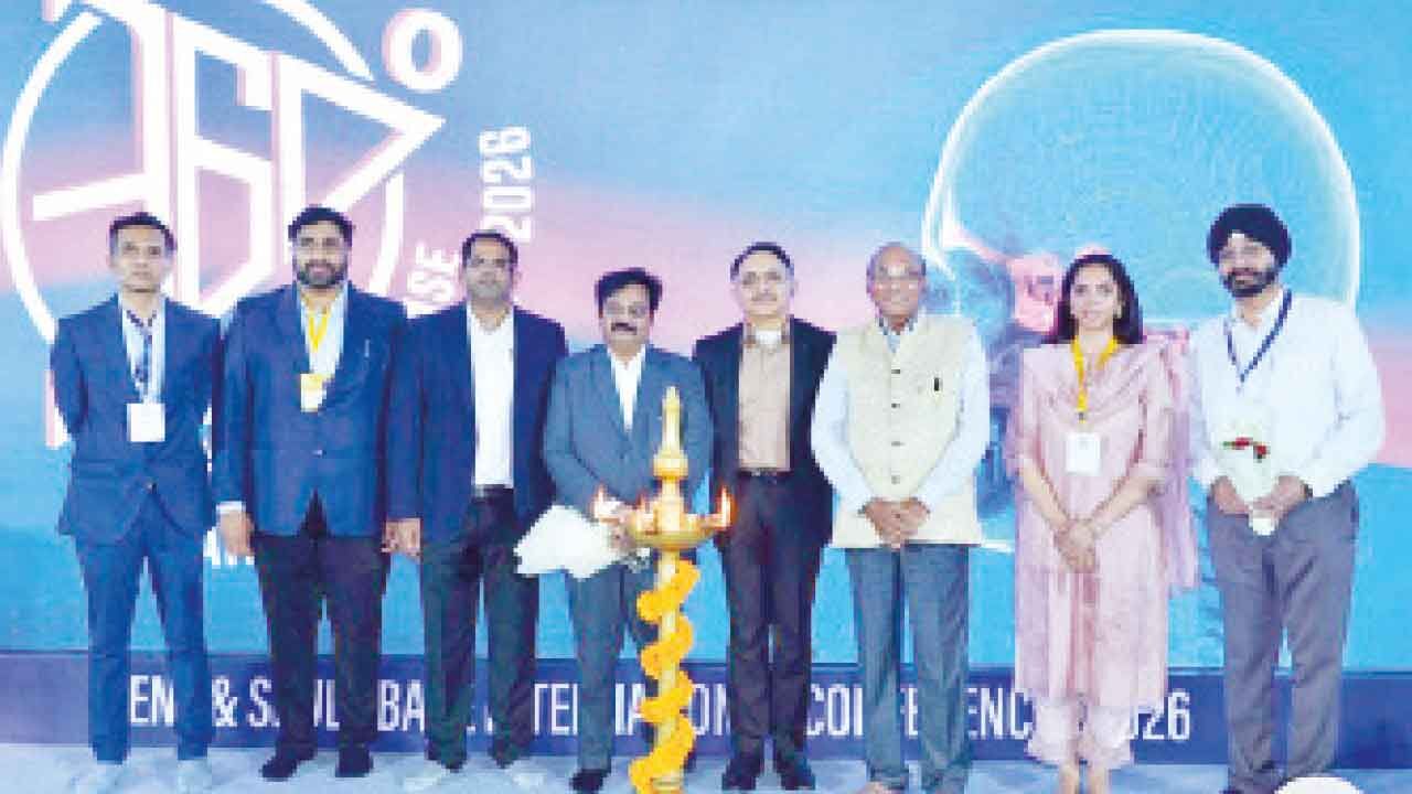 భవిష్యత్తులో ENT నిపుణులకు శిక్షణనిచ్చేందుకు అపోలో లైవ్ స్కల్ బేస్ సర్జరీలను నిర్వహిస్తుంది
– PARAHUSHAR NEWS