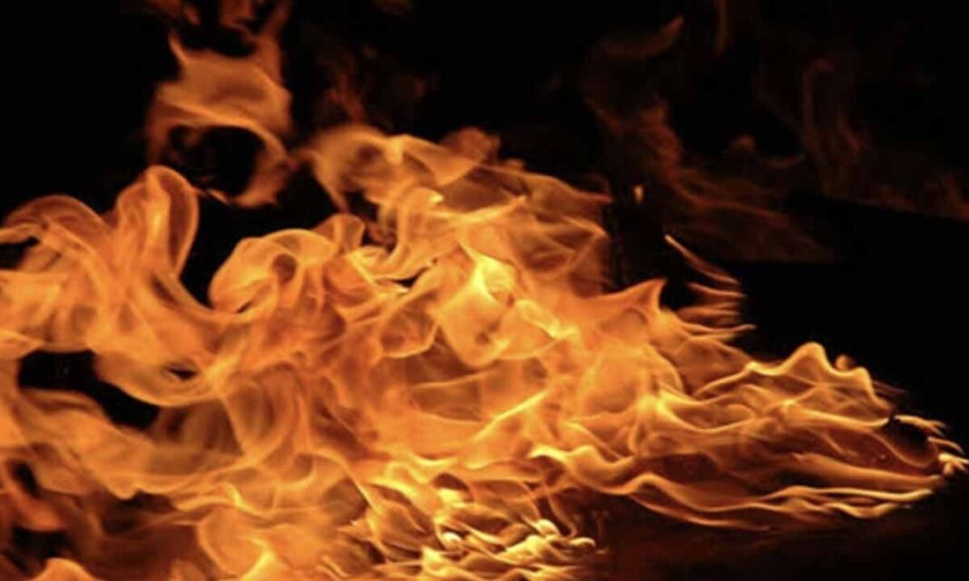 మార్కెట్ కాంప్లెక్స్‌లో మంటలు చెలరేగాయి

