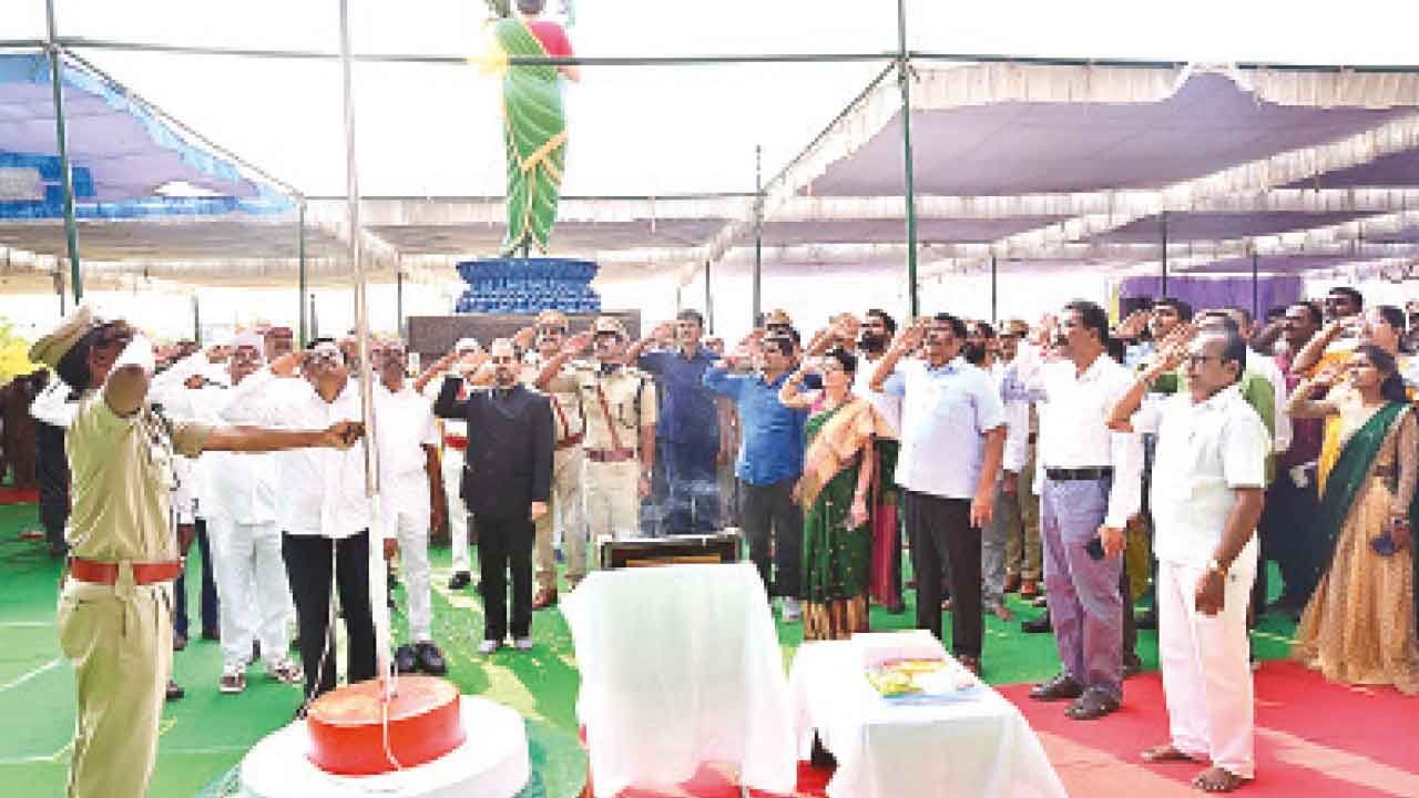 సంక్షేమ పథకాలు రాష్ట్రవ్యాప్తంగా జీవితాలను మారుస్తున్నాయి: యెన్నం శ్రీనివాస్ రెడ్డి
