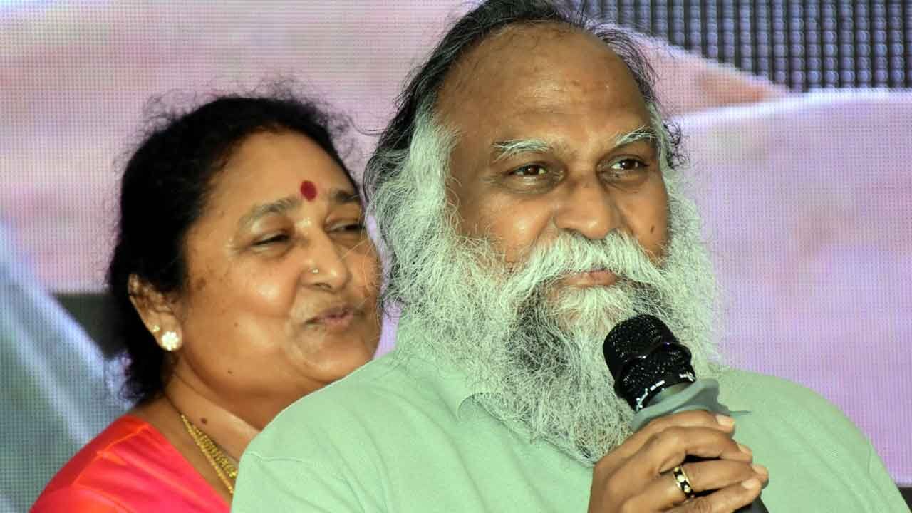 సంగారెడ్డి నుంచి కాంగ్రెస్ అభ్యర్థిగా నిర్మల పోటీ చేస్తారని జగ్గారెడ్డి పునరుద్ఘాటించారు
