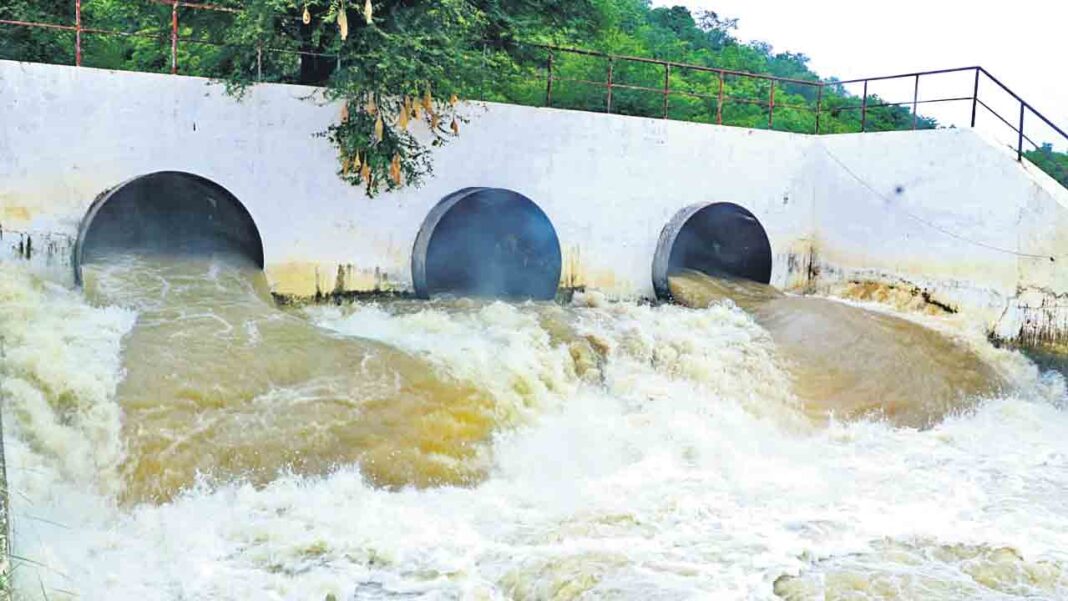 Devadula Project | BRS warning.. Movement among Devas.. Govt turned on nine pumps-Namasthe Telangana
– PARAHUSHAR NEWS