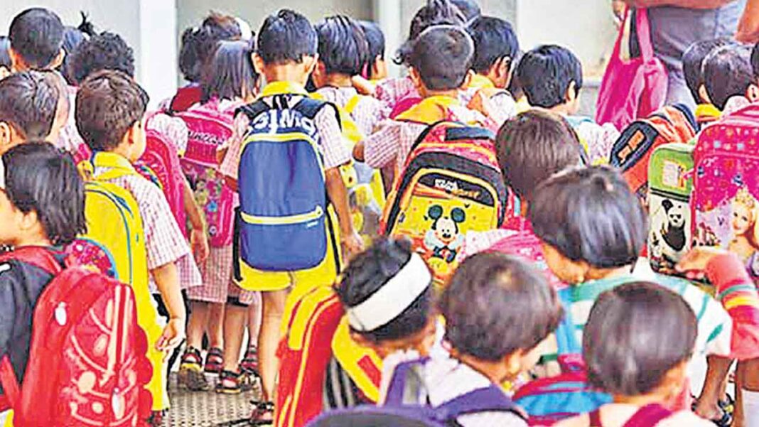In the first class, 70% are private. Only 28% are studying in government schools.
– PARAHUSHAR NEWS