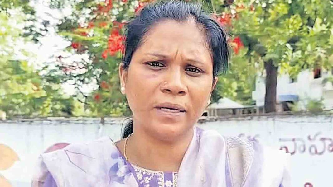 Free Bus | CM sir..remove free bus.. Congress worker Rajitha request!-Namasthe Telangana
– PARAHUSHAR NEWS