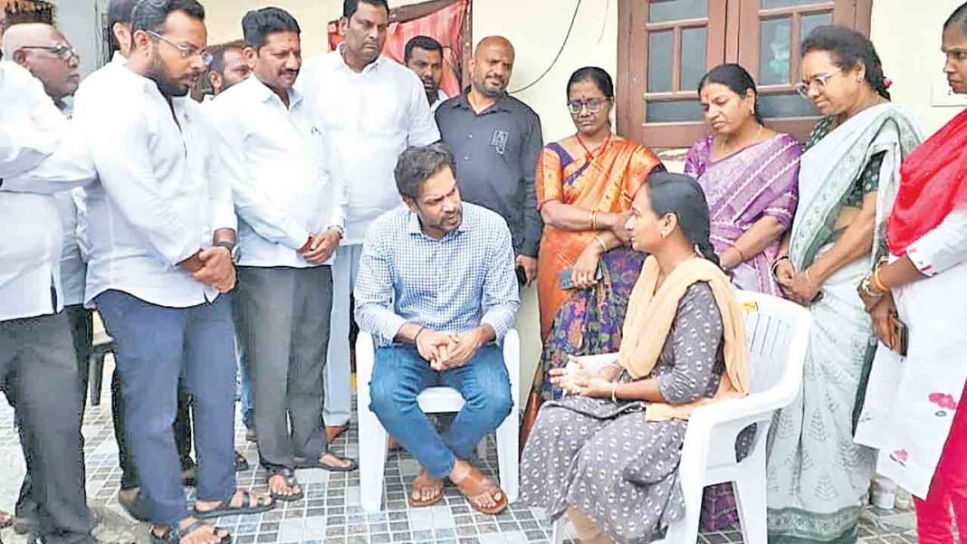 Telangana Journalist | Is Andhra Police proud of Telangana journalists? : Karthik Reddy-Namasthe Telangana
– PARAHUSHAR NEWS