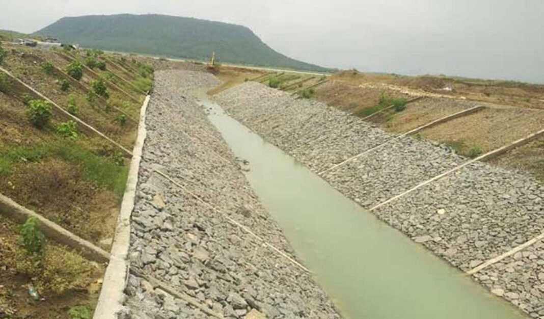 బీఆర్‌ఎస్‌ ఒత్తిడితో కాంగ్రెస్‌ ప్రభుత్వం దేవాదుల వైపు తిరిగింది
